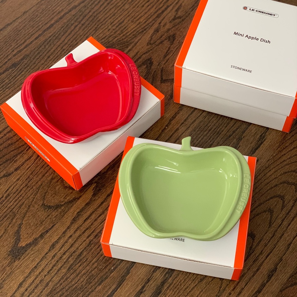 New Le Creuset Mini Apple Dishes - Set of 2